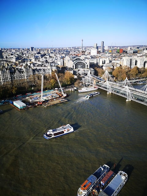 Boat tours on the Thames river